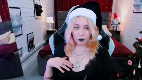 Snapshot of tollimoll chatting on 12-30-24, 08:21 Tolli Moll online show from 12-30-24, 08:21