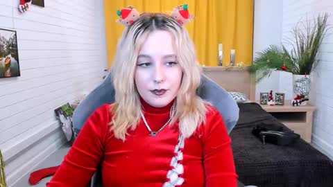 Snapshot of tollimoll chatting on 12-31-24, 08:15 Tolli Moll online show from 12-31-24, 08:15