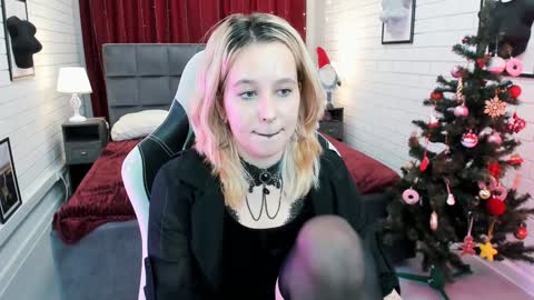 Snapshot of tollimoll chatting on 01-01-25, 11:27 Tolli Moll online show from 01-01-25, 11:27