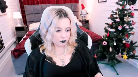 Snapshot of tollimoll chatting on 01-02-25, 12:13 Tolli Moll online show from 01-02-25, 12:13