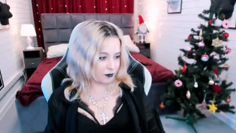 Snapshot of tollimoll chatting on 01-02-25, 03:19 Tolli Moll online show from 01-02-25, 03:19