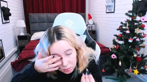 Snapshot of tollimoll chatting on 01-06-25, 05:19 Tolli Moll online show from 01-06-25, 05:19