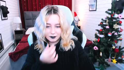 Snapshot of tollimoll chatting on 01-06-25, 08:24 Tolli Moll online show from 01-06-25, 08:24