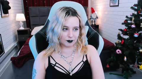 Snapshot of tollimoll chatting on 01-07-25, 11:26 Tolli Moll online show from 01-07-25, 11:26