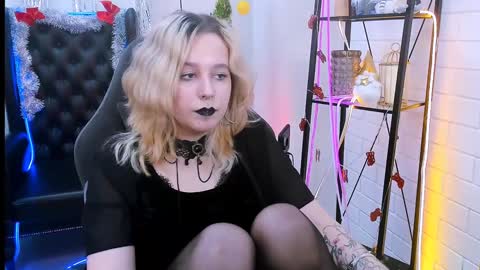 Snapshot of tollimoll chatting on 01-09-25, 11:14 Tolli Moll online show from 01-09-25, 11:14