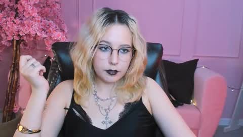 Snapshot of tollimoll chatting on 01-11-25, 06:45 Tolli Moll online show from 01-11-25, 06:45