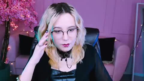 Snapshot of tollimoll chatting on 01-14-25, 05:51 Tolli Moll online show from 01-14-25, 05:51