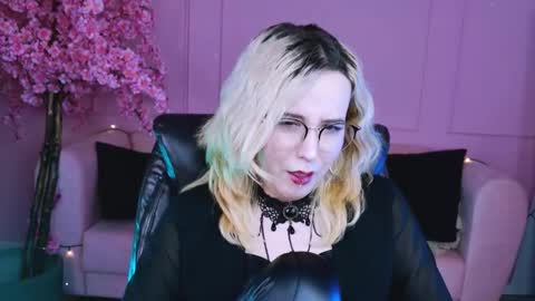 Snapshot of tollimoll chatting on 01-14-25, 08:52 Tolli Moll online show from 01-14-25, 08:52