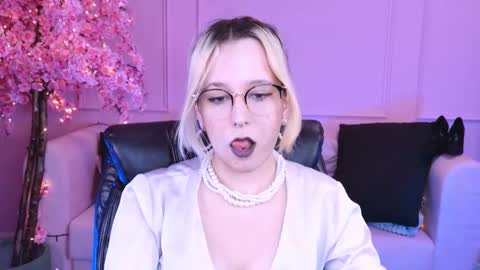 Snapshot of tollimoll chatting on 01-15-25, 05:19 Tolli Moll online show from 01-15-25, 05:19