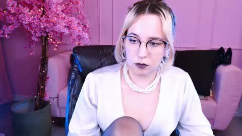 Snapshot of tollimoll chatting on 01-15-25, 08:20 Tolli Moll online show from 01-15-25, 08:20