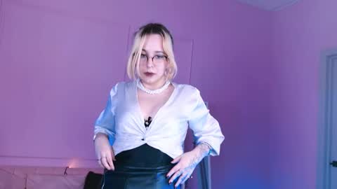 Snapshot of tollimoll chatting on 01-15-25, 11:21 Tolli Moll online show from 01-15-25, 11:21