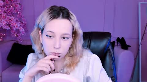 Snapshot of tollimoll chatting on 01-18-25, 05:20 Tolli Moll online show from 01-18-25, 05:20