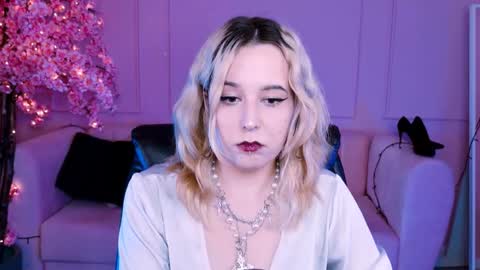 Snapshot of tollimoll chatting on 01-18-25, 11:32 Tolli Moll online show from 01-18-25, 11:32