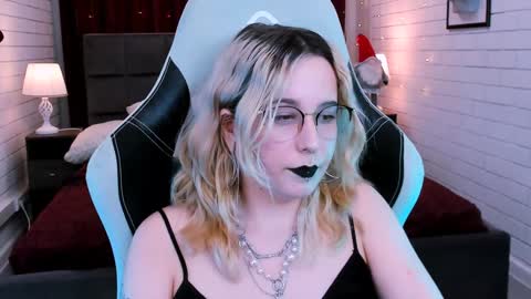 Snapshot of tollimoll chatting on 01-20-25, 11:24 Tolli Moll online show from 01-20-25, 11:24