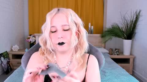 Snapshot of tollimoll chatting on 02-06-25, 06:08 Tolli Moll online show from 02-06-25, 06:08