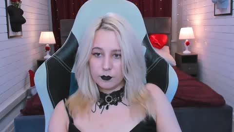 Snapshot of tollimoll chatting on 02-12-25, 07:24 Tolli Moll online show from 02-12-25, 07:24