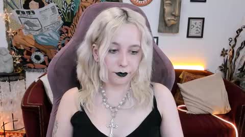 Snapshot of tollimoll chatting on 02-13-25, 02:20 Tolli Moll online show from 02-13-25, 02:20