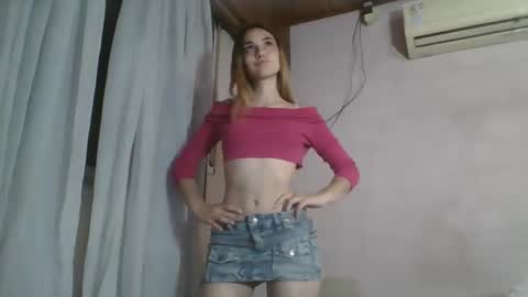 Snapshot of tom316972 chatting on 12-10-24, 12:28 Flor online show from 12-10-24, 12:28