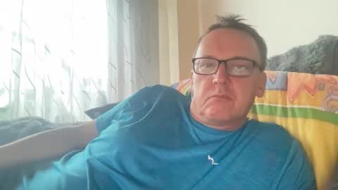 Snapshot of tom6644 chatting on 10-12-25, 04:06 Tom online show from 10-12-25, 04:06