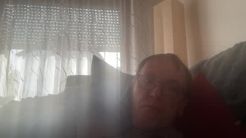 Tom online show from 03-08-26, 01:59