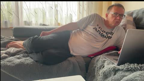 Tom online show from 04-05-26, 07:27