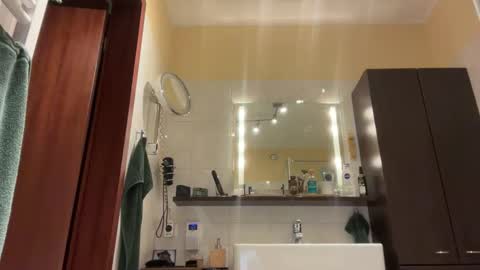 Tom online show from 12-23-25, 06:33