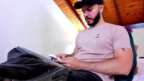 Snapshot of tom_bailey_ chatting on 01-17-26, 12:43 online show from 01-17-26, 12:43