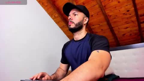 Snapshot of tom_bailey_ chatting on 02-23-26, 12:35 online show from 02-23-26, 12:35