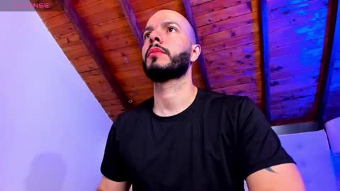 Snapshot of tom_bailey_ chatting on 03-02-26, 12:45 online show from 03-02-26, 12:45