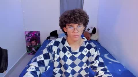 Tom Blue online show from 03-04-26, 01:33