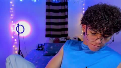 Tom Blue online show from 04-08-26, 12:10