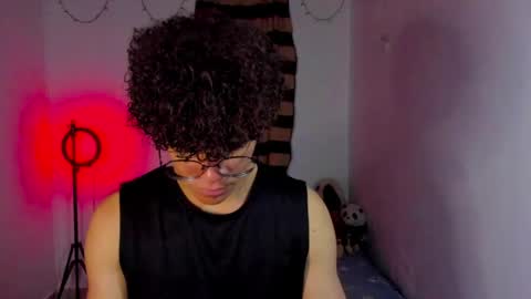 Tom Blue online show from 04-18-26, 02:37