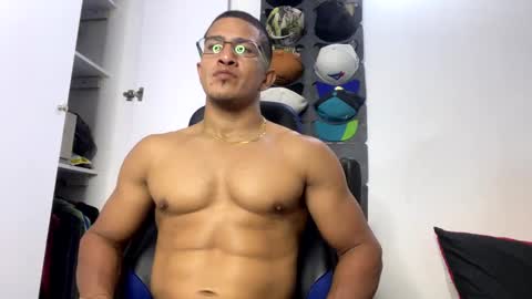 Snapshot of tom_kingfit chatting on 02-08-25, 01:00 SPORTSFIT29 online show from 02-08-25, 01:00