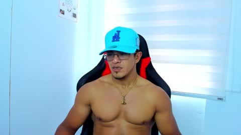 Snapshot of tom_kingfit chatting on 11-05-25, 06:41 SPORTSFIT29 online show from 11-05-25, 06:41