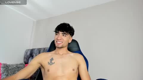 Snapshot of tom_walton chatting on 01-21-25, 05:51 tom online show from 01-21-25, 05:51