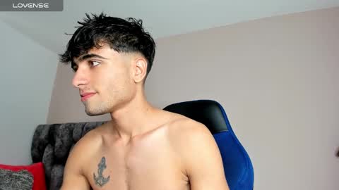 Snapshot of tom_walton chatting on 01-23-25, 09:18 tom online show from 01-23-25, 09:18