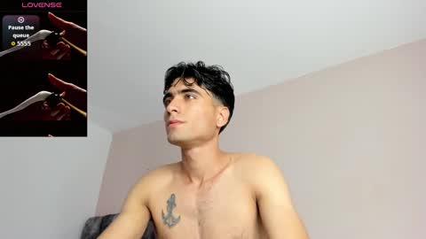 Snapshot of tom_walton chatting on 10-31-25, 05:25 tom online show from 10-31-25, 05:25