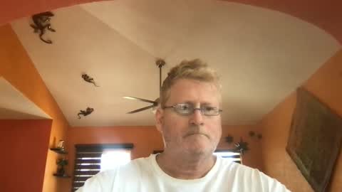 Snapshot of tomascausa chatting on 04-30-26, 09:41 Hola online show from 04-30-26, 09:41