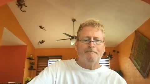 Snapshot of tomascausa chatting on 06-15-26, 09:17 Hola online show from 06-15-26, 09:17