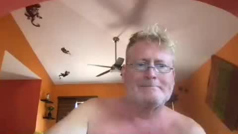 Snapshot of tomascausa chatting on 07-31-26, 05:56 Hola online show from 07-31-26, 05:56