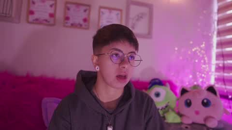 Snapshot of tomboy_tommy chatting on 06-19-26, 12:42 Tommy online show from 06-19-26, 12:42