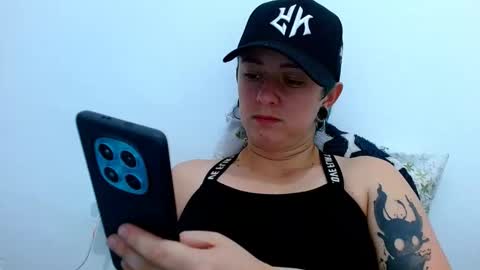 Snapshot of tomboyblue chatting on 03-10-26, 11:32 Blue online show from 03-10-26, 11:32