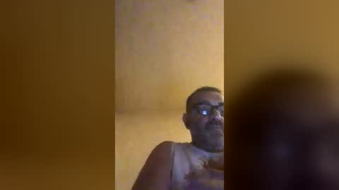 tomcop11111 online show from 07-09-26, 02:48