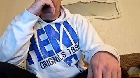 tomhubz online show from 06-12-26, 01:48