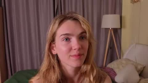 Snapshot of tomikavilandre chatting on 06-28-26, 07:20 Lana online show from 06-28-26, 07:20