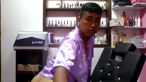 Snapshot of tomm_kors chatting on 10-17-25, 03:53 tomm online show from 10-17-25, 03:53