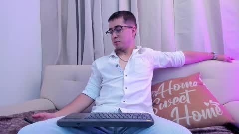 Snapshot of tommas_johnson chatting on 02-11-26, 03:55 Tomas online show from 02-11-26, 03:55