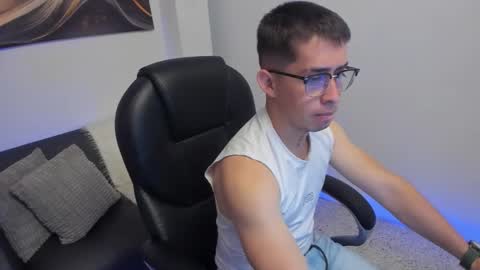 Snapshot of tommas_johnson chatting on 02-22-26, 03:51 Tomas online show from 02-22-26, 03:51