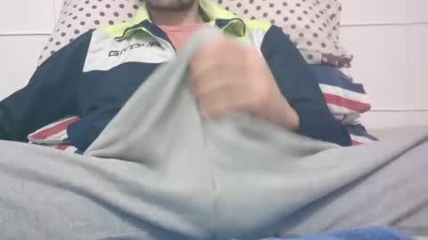 Snapshot of tommaso9046 chatting on 03-02-25, 04:21 tommaso9046 online show from 03-02-25, 04:21