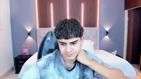Snapshot of tommy18__ chatting on 06-18-26, 03:40 Tommy online show from 06-18-26, 03:40